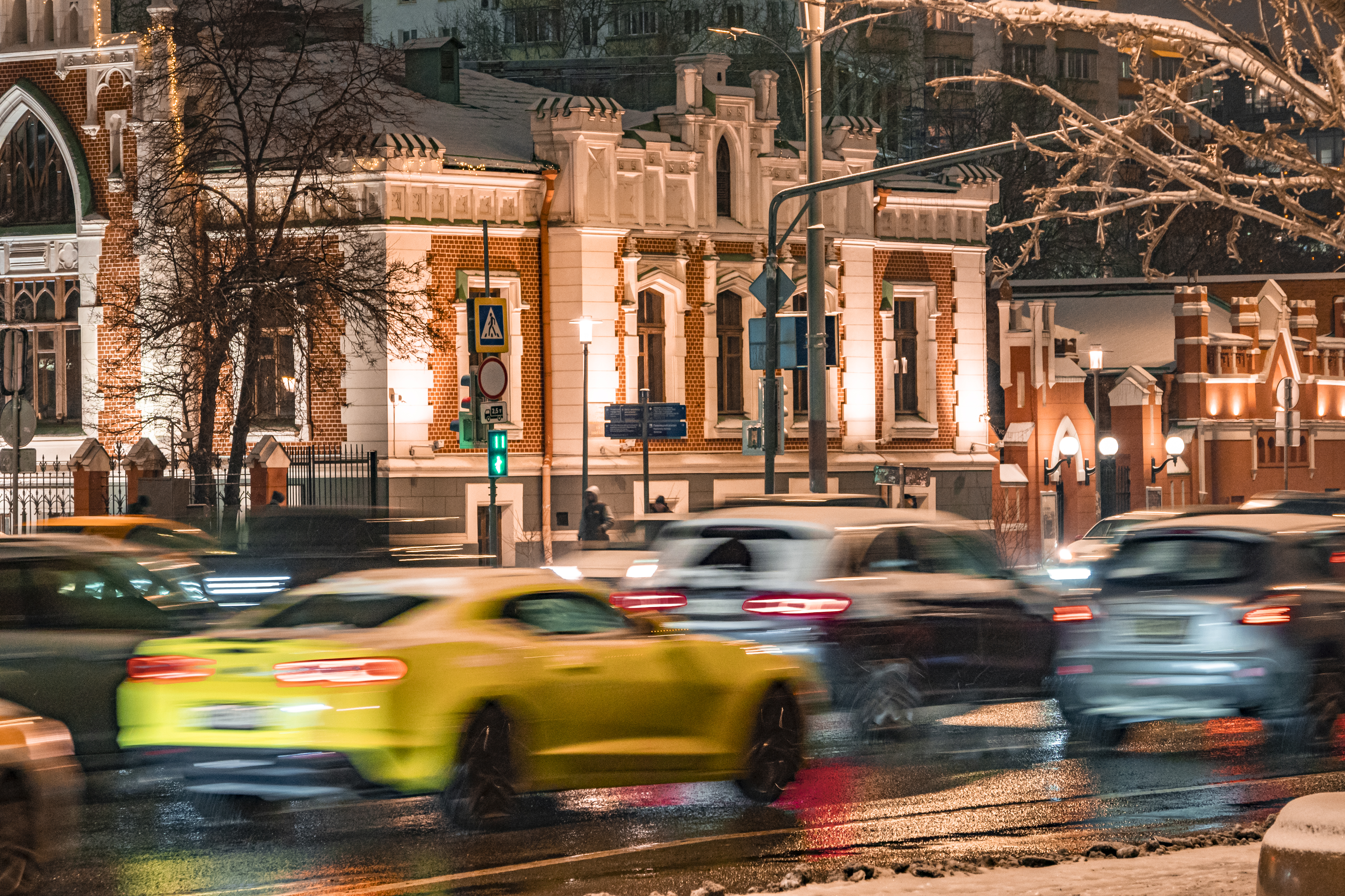 Девять баллов и десяток аварий: Нижний Новгород встал в пробках вечером 20 декабря