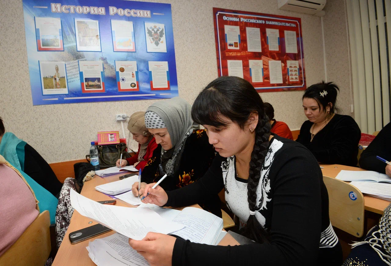 Экзамен по русскому языку для мигрантов, как для выпускников школ: Глава Рособрнадзора выставил требование