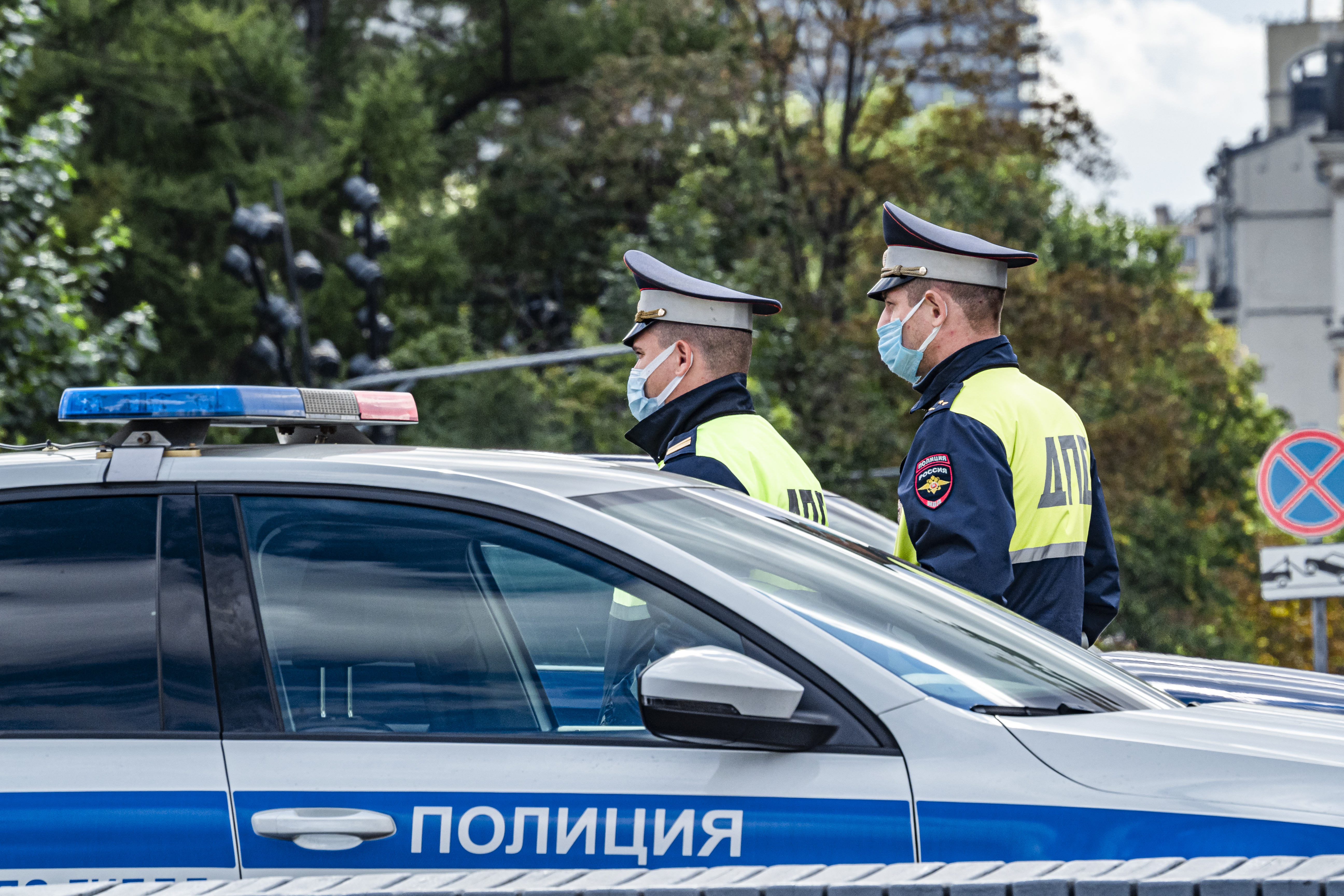 В Подмосковье сотрудники полиции спасли застрявшего на трассе М-10 «Россия» мальчика