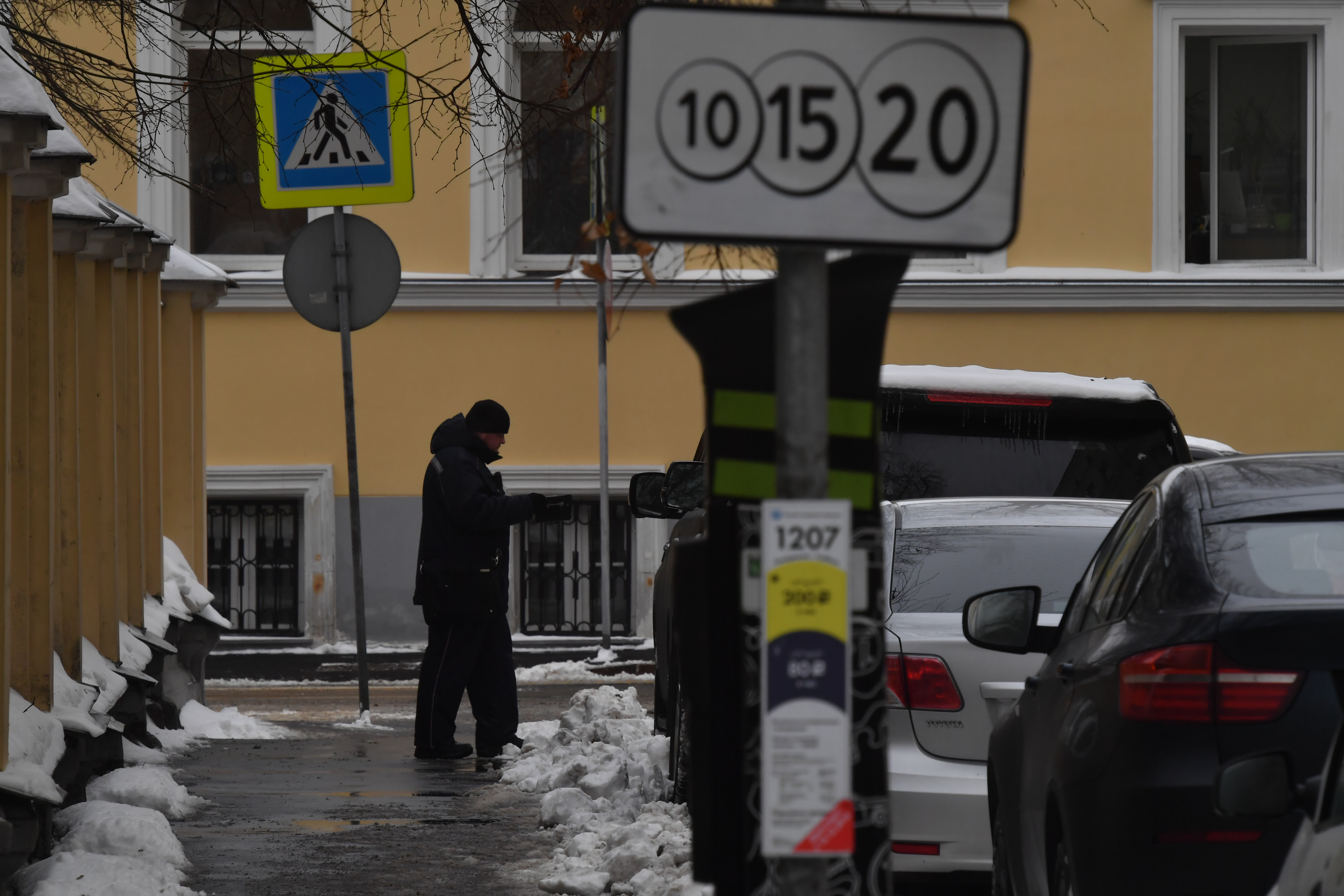 В Екатеринбурге стали массово штрафовать водителей не желающих платить за парковку