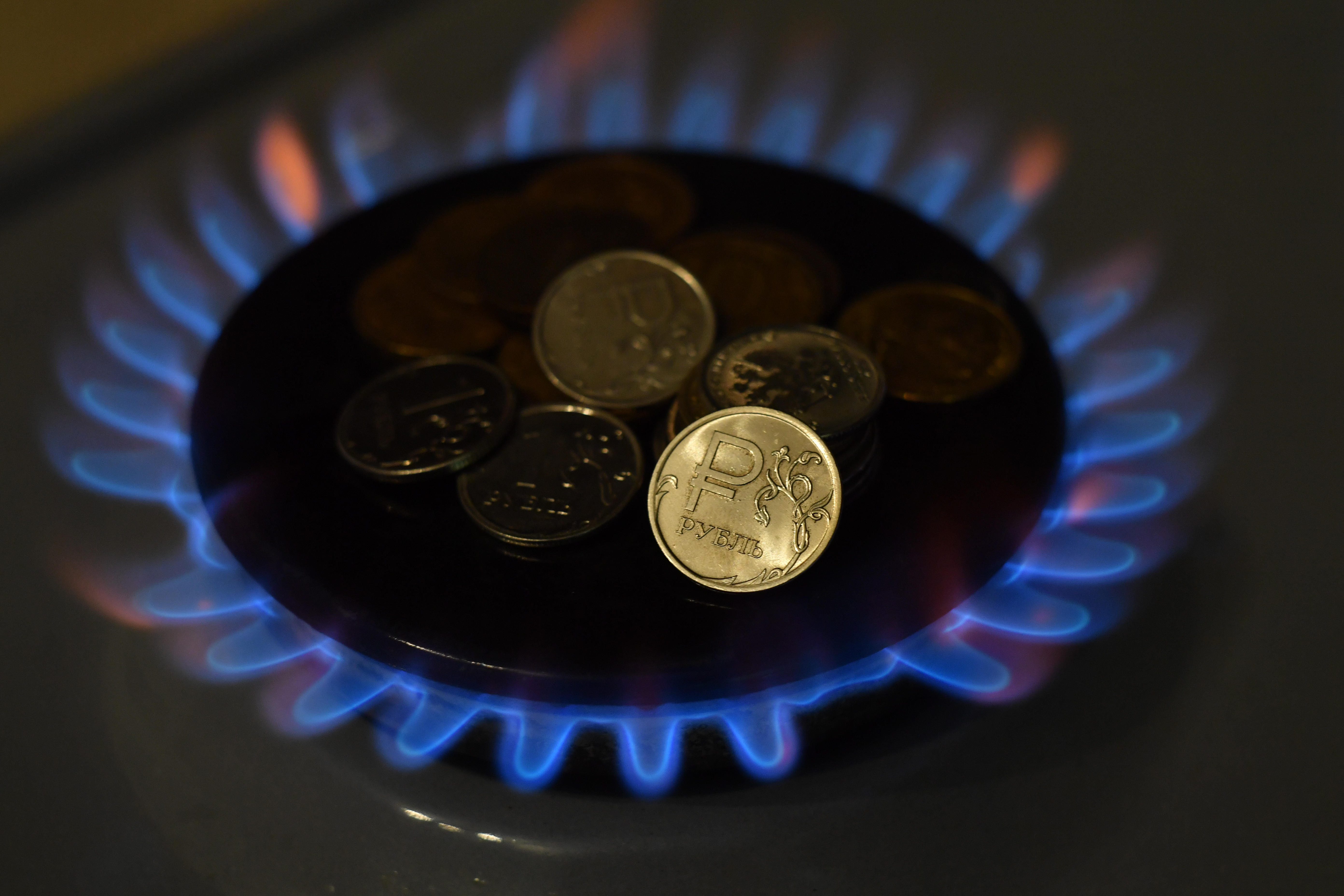 "Газпром" после отказа G7 платить в рублях готов перекрыть Европе газ — есть новый покупатель