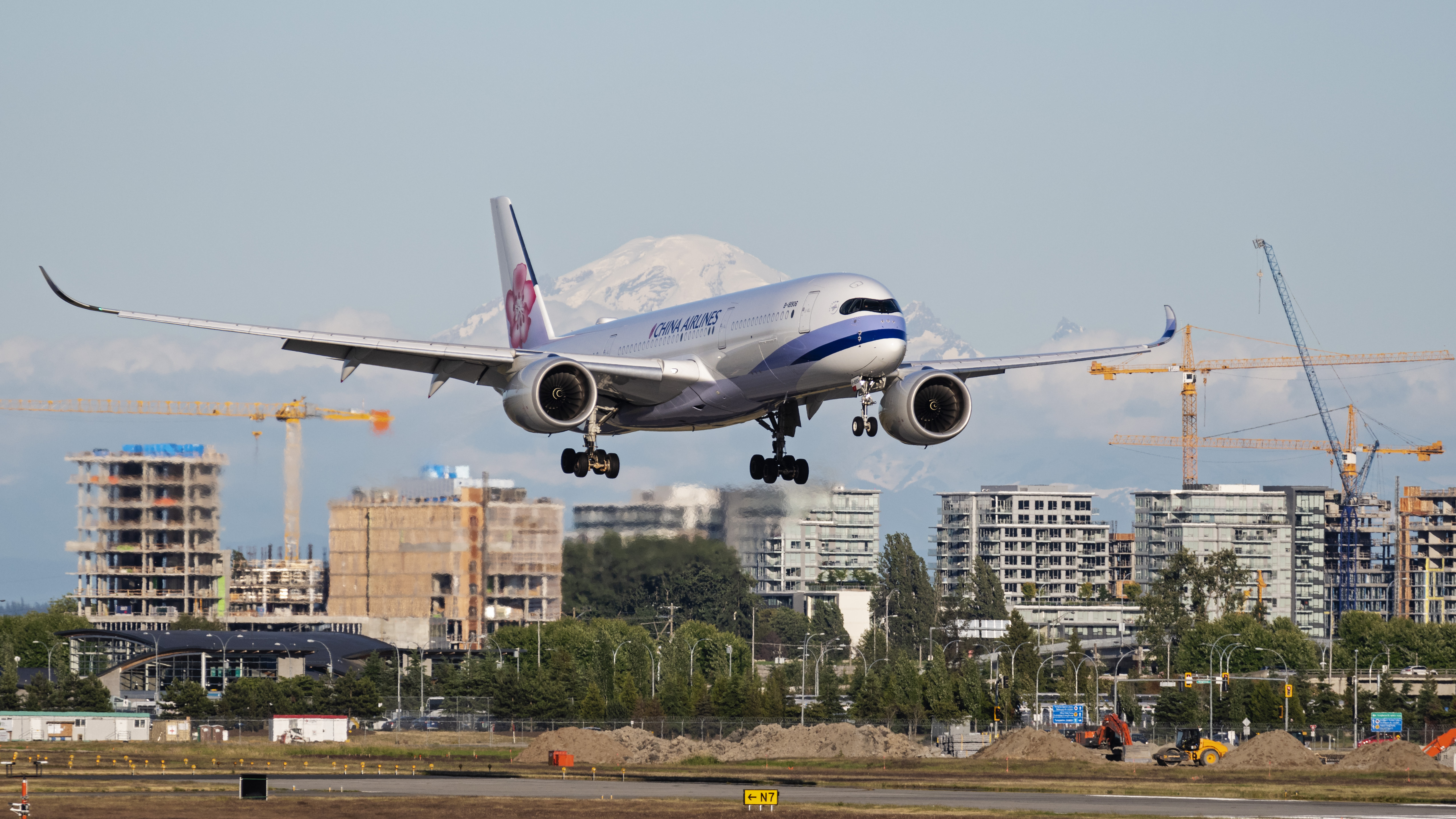 В какие города китая летают самолеты. Самолет Sanya. Airbus a350-900 China Southern Airlines. Самолет летит в Китай. Самолет видео дамадедова.