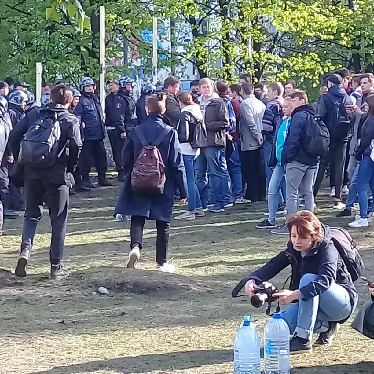 Идет екатеринбург. Волнения в Екатеринбурге 3 марта. Беспорядки в центре Екатеринбурга сегодня ночью. Волнения в Екатеринбурге 3 марта фото. Волнения в Екатеринбурге сегодня.