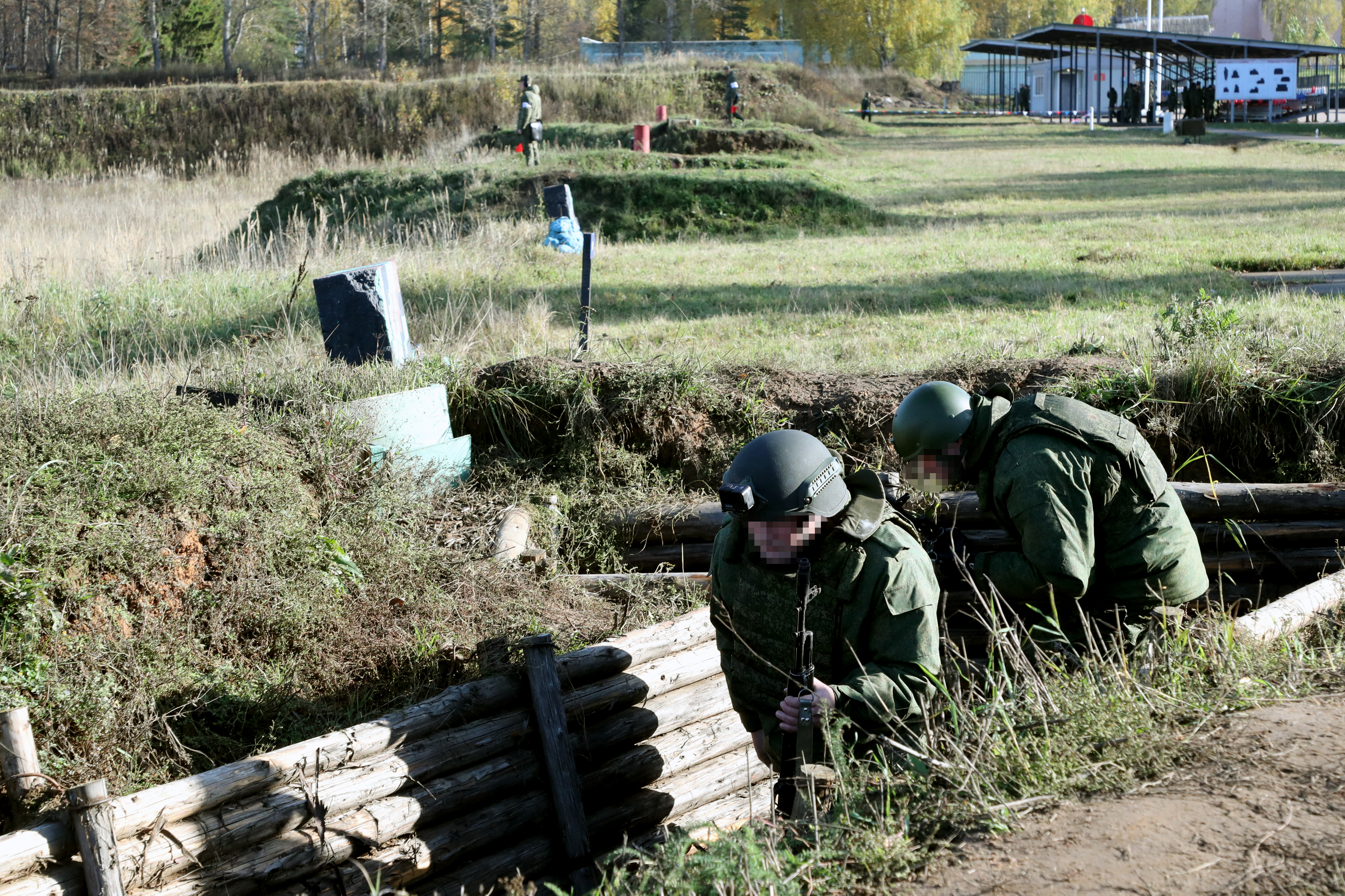 Последние новости с передовой. Минобороны Украины. Потери российских войск. Подготовка мобилизованных. Боец на передовой в сво в окопе.