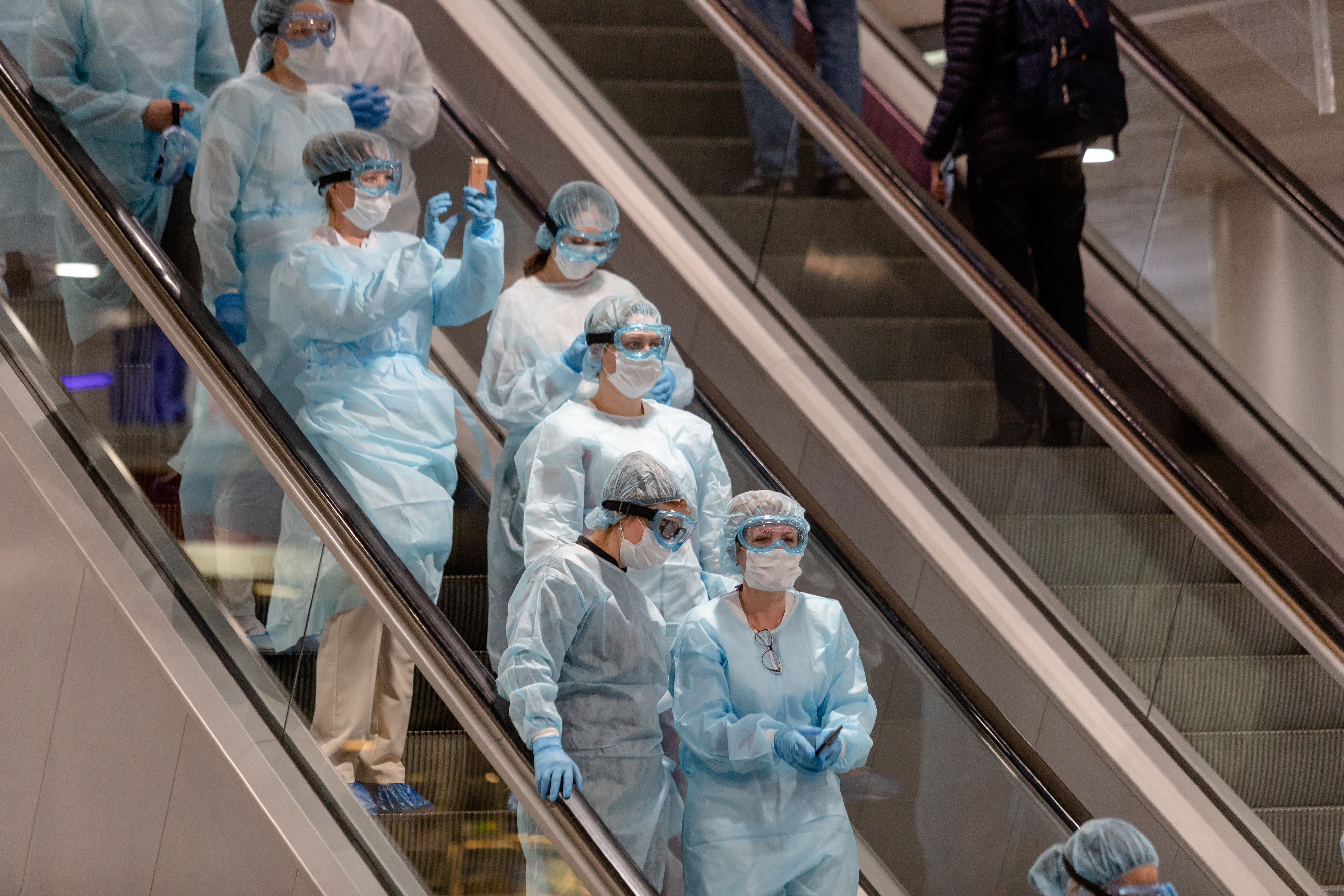 число зараженных коронавирусом в россии. заболевших растет. ковид, биологические лаборатории. врачи с больными коронавирусом. статистика коронавируса график.