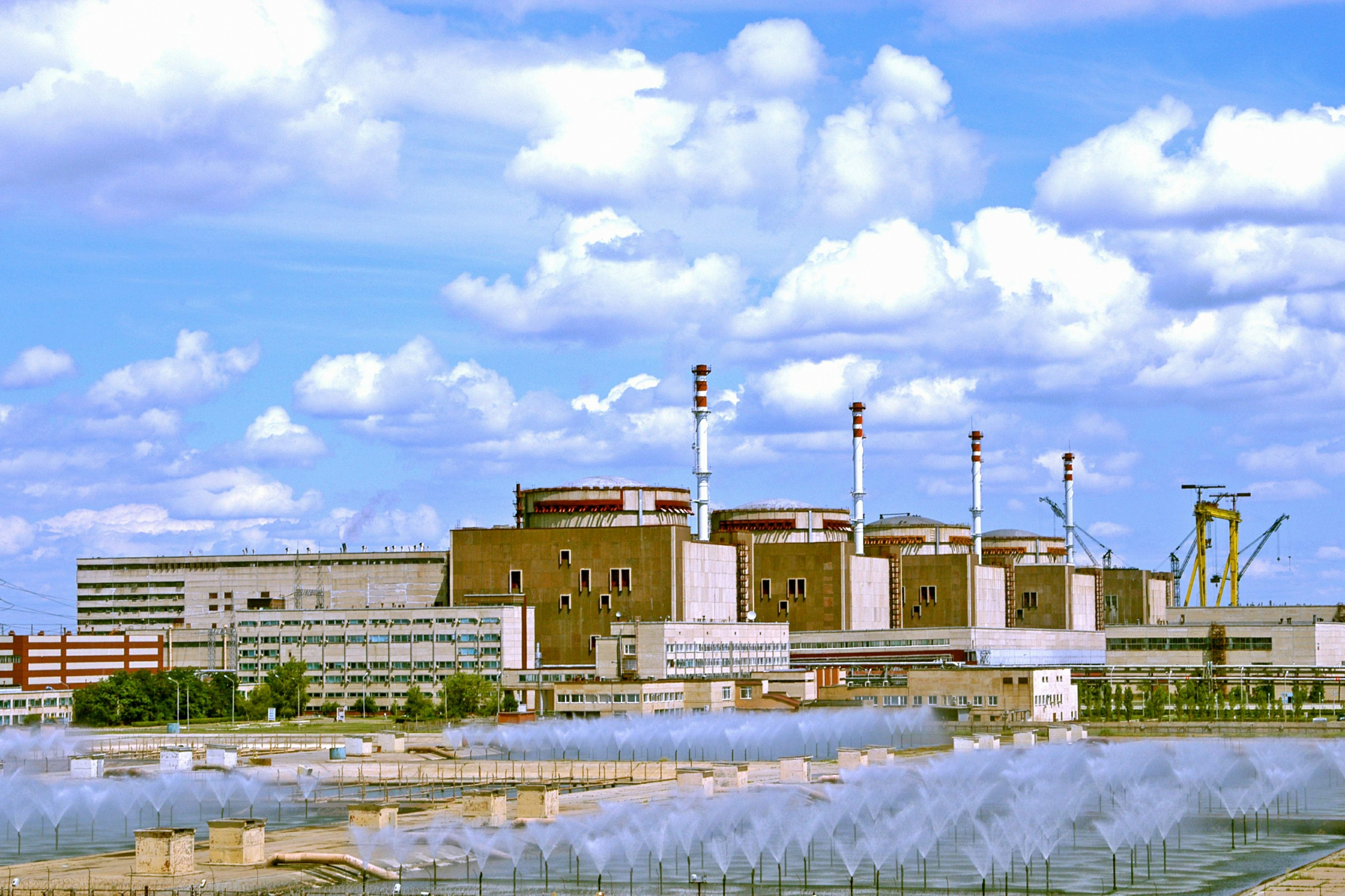 Самая большая атомная станция. Балаково Саратовская область АЭС. Балаковская атомная станция. Балаковская АЭС энергоблок. Балаково станция АЭС.