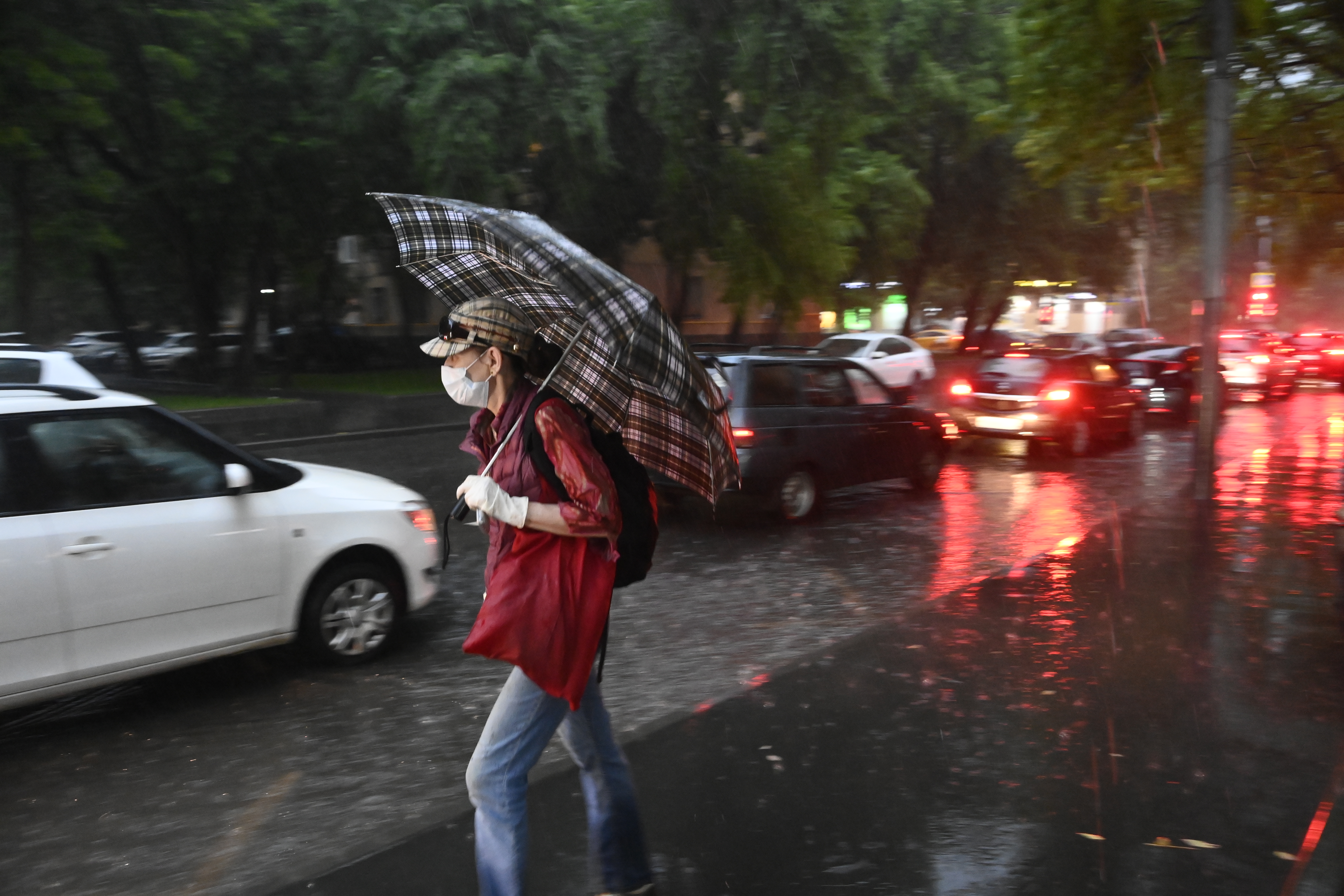 Нужен большой дождь. Большой дождь. Дождик большой. Самый большой дождь в России. Лондон в пасмурную погоду.