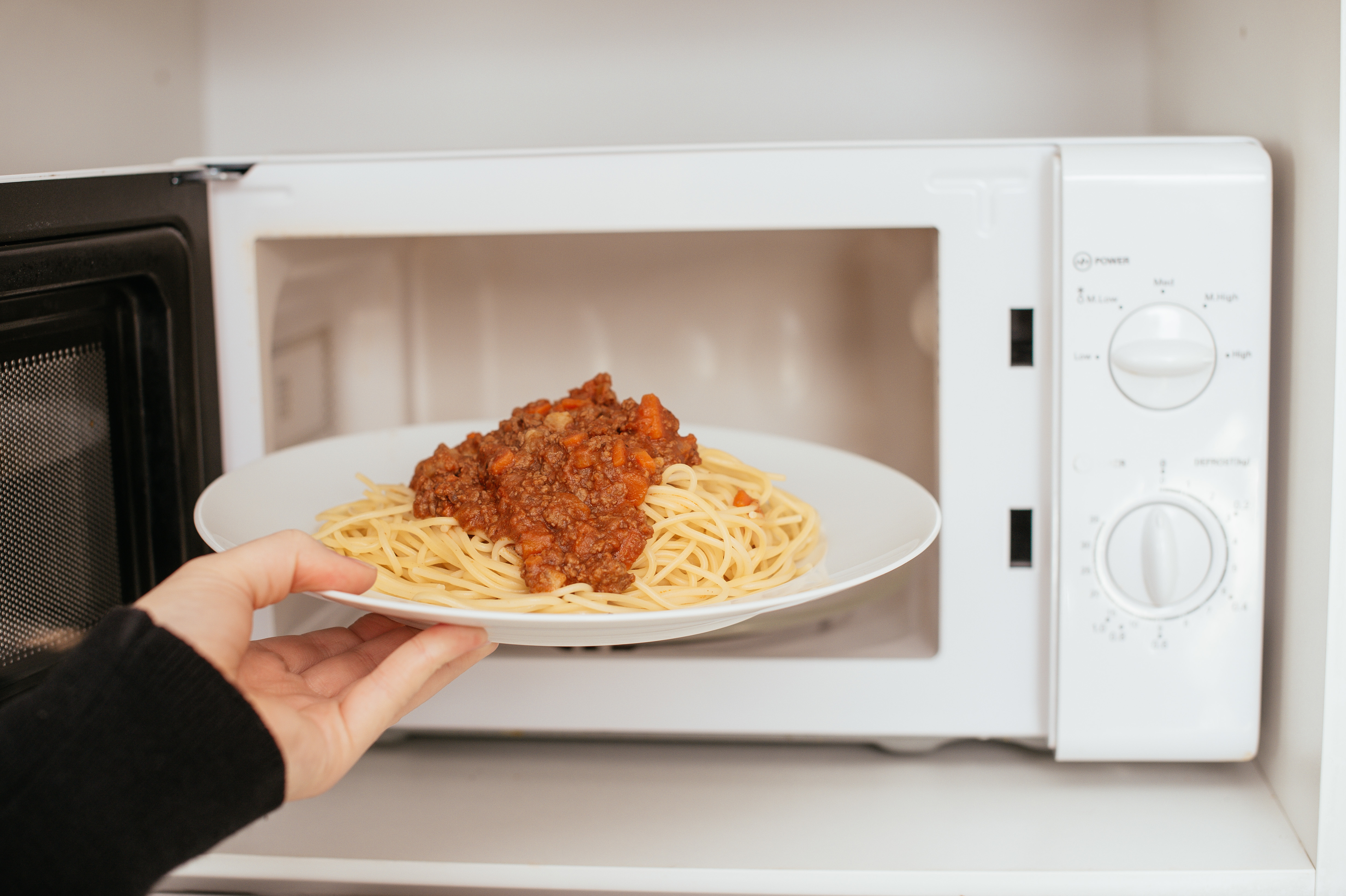 Продукты для микроволновки. Мифы о микроволновках. Мясные продукты в микроволновке. Микроволновки и горячая еда.
