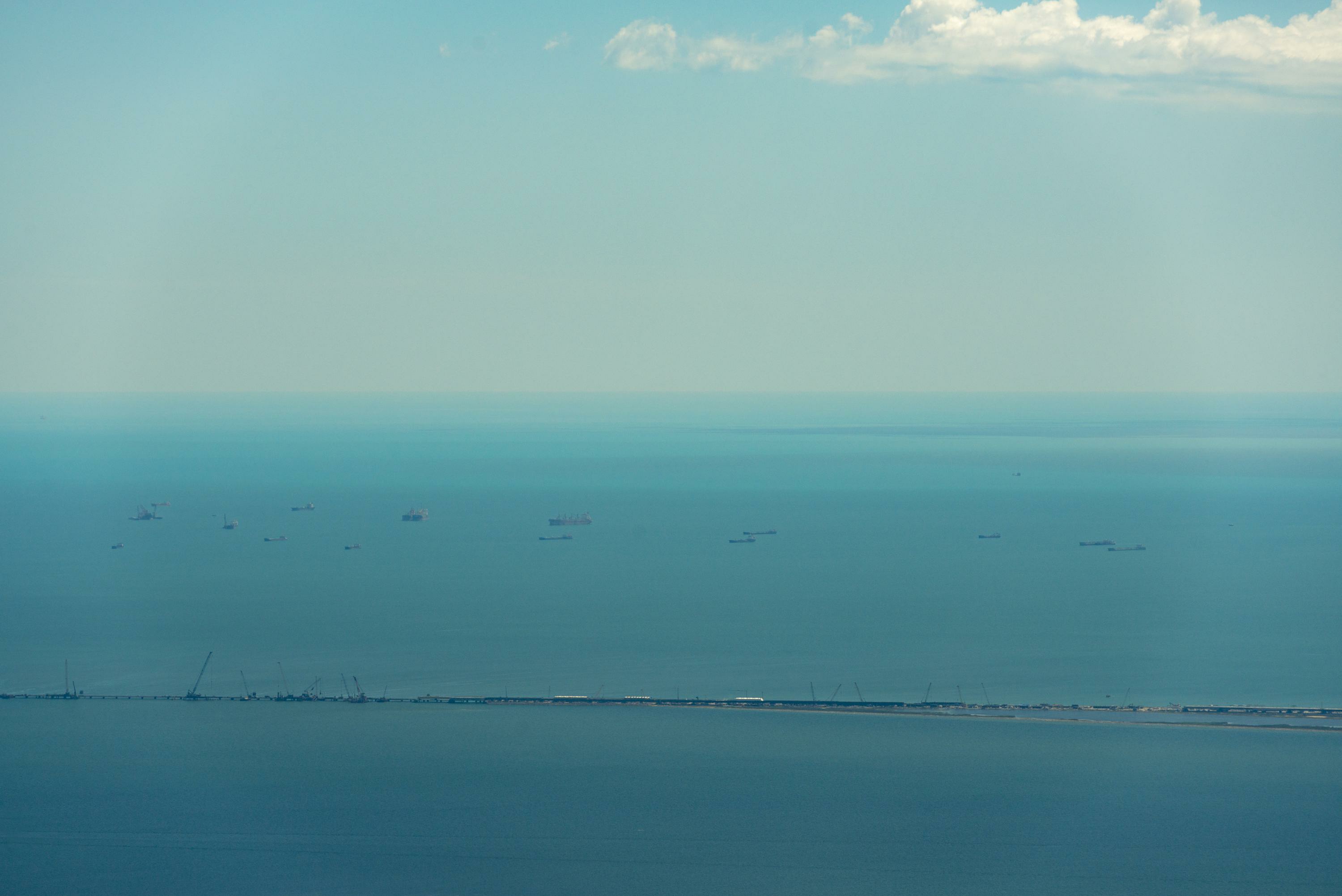 Самолеты над азовским морем. Море Тука. Георгий Мурадов Азовское море.