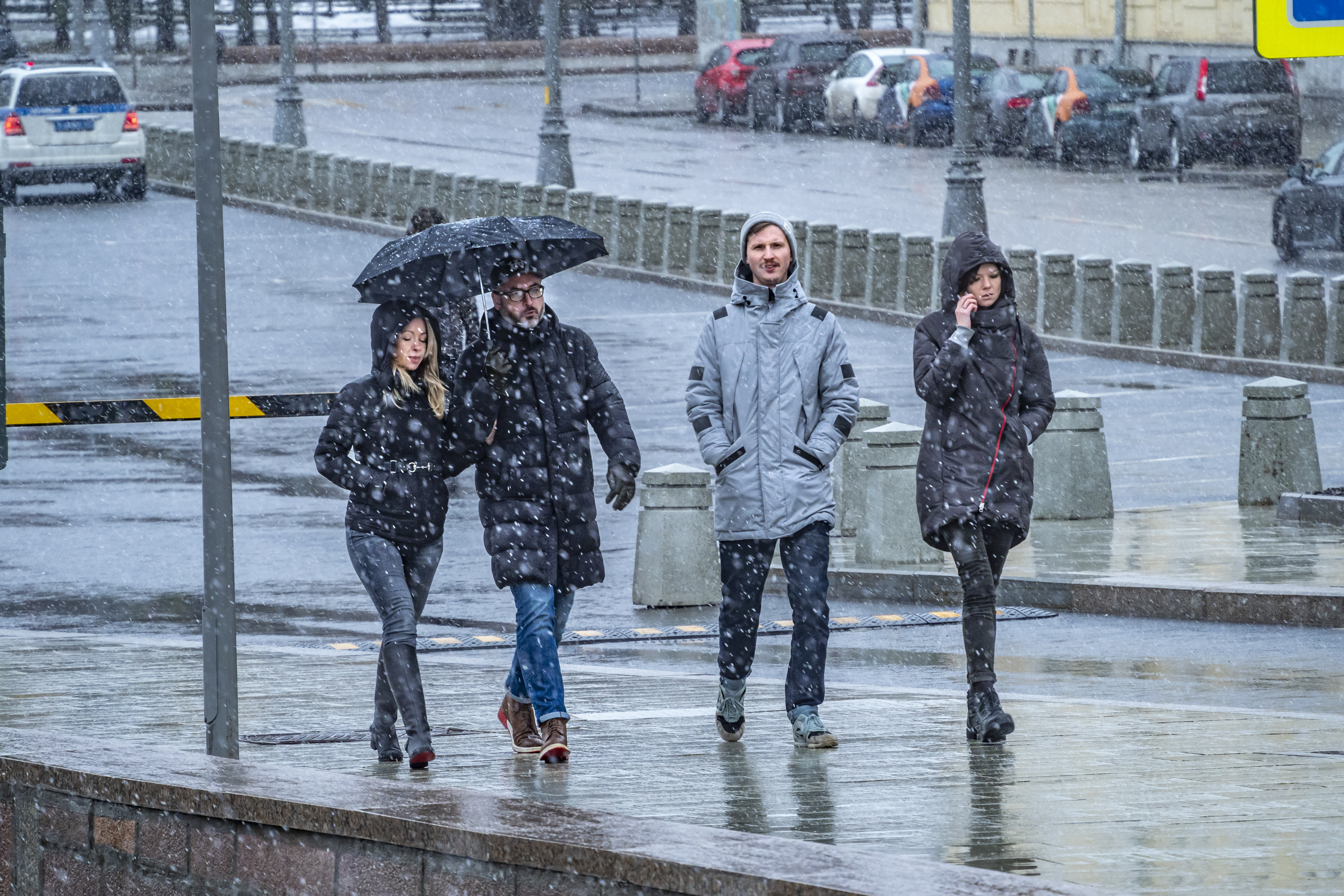 Погодная ситуация. Снег в Москве. Снегопад в Москве. Небольшой снег в Москве. Снег в Москве сегодня.