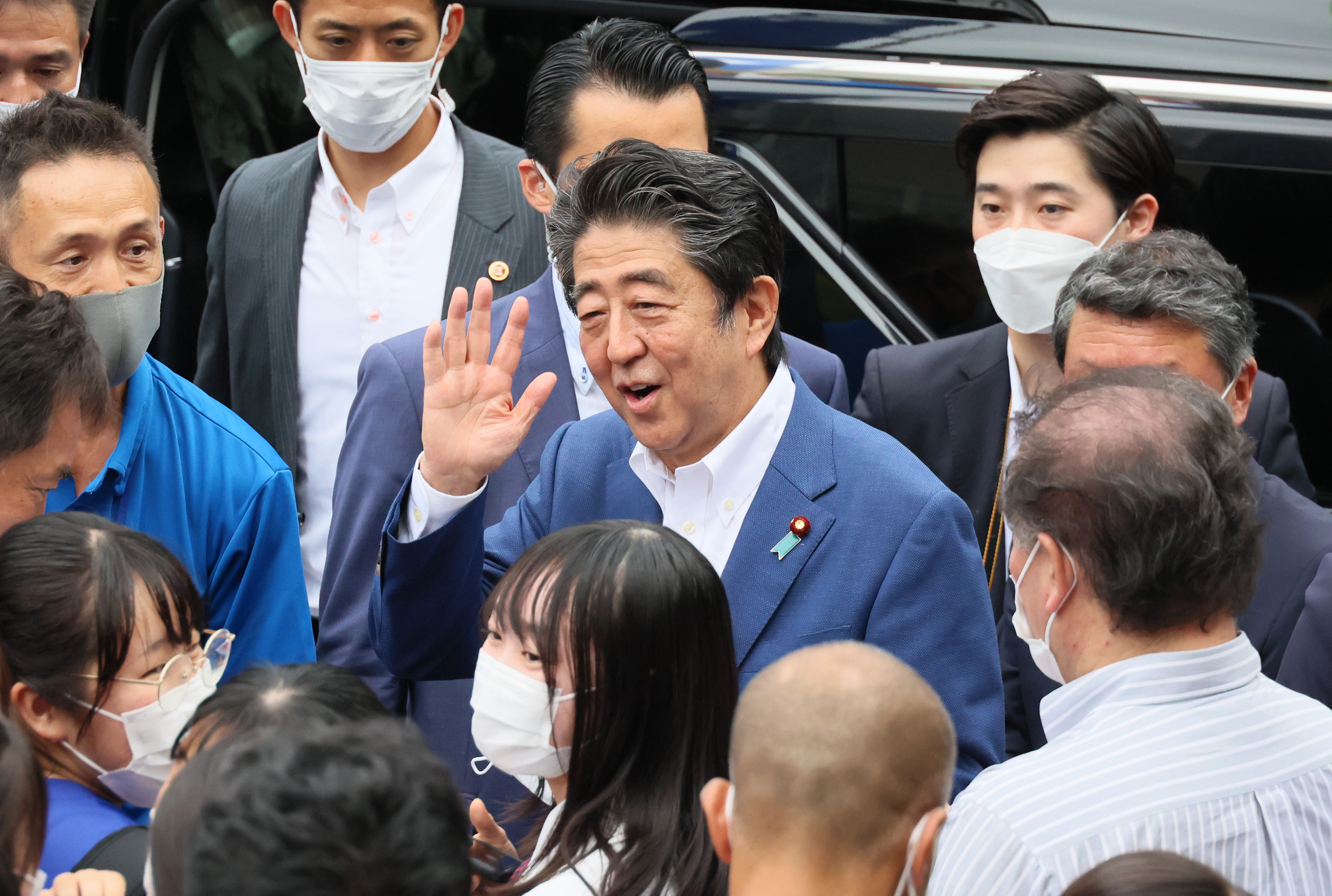 Японский покушение. Министр Японии Синдзо Абэ. Синдзо Абэ покушение 2022. С Абэ премьер-министр.