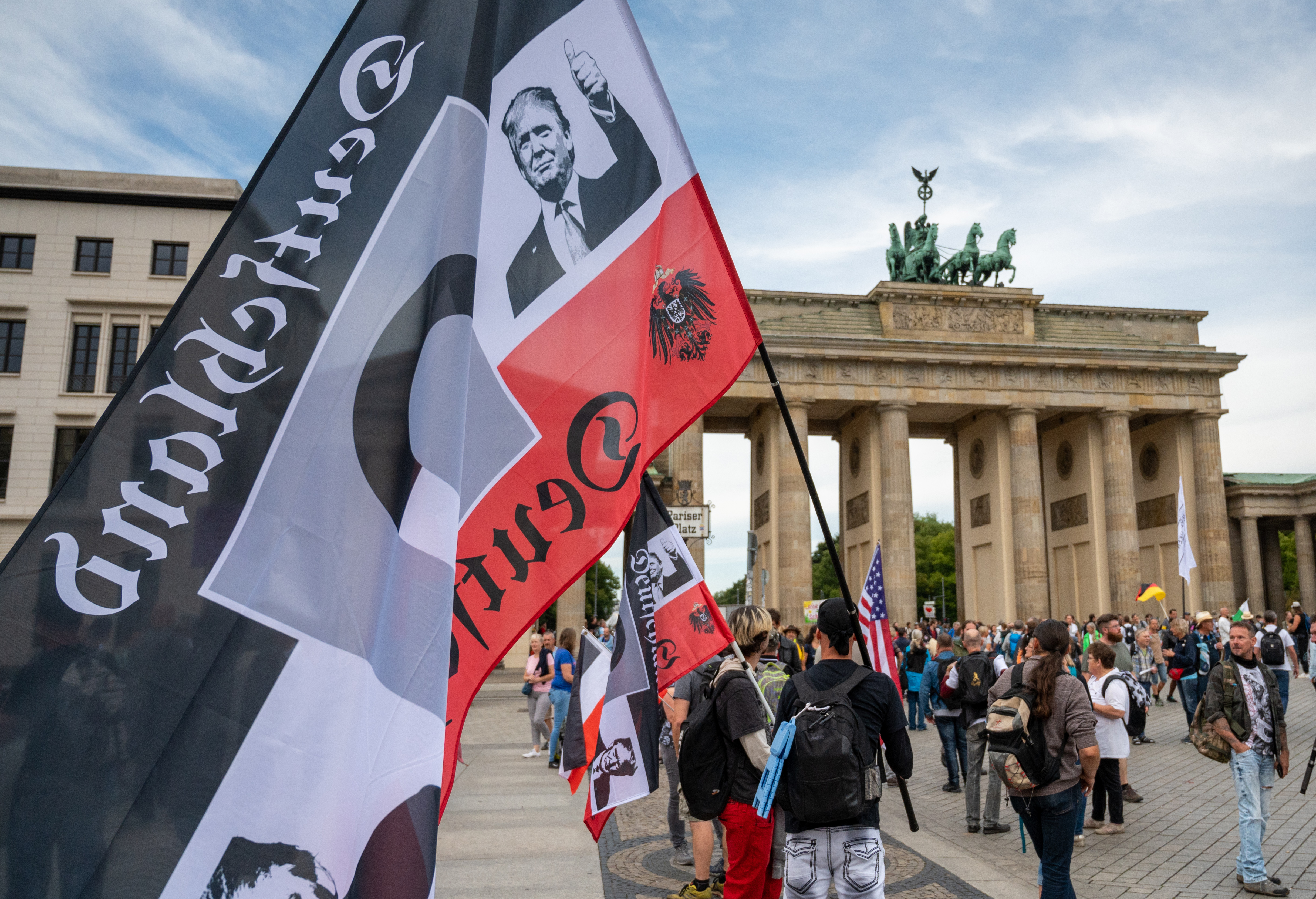 Дума в берлине 9 букв. Митинг в Берлине.