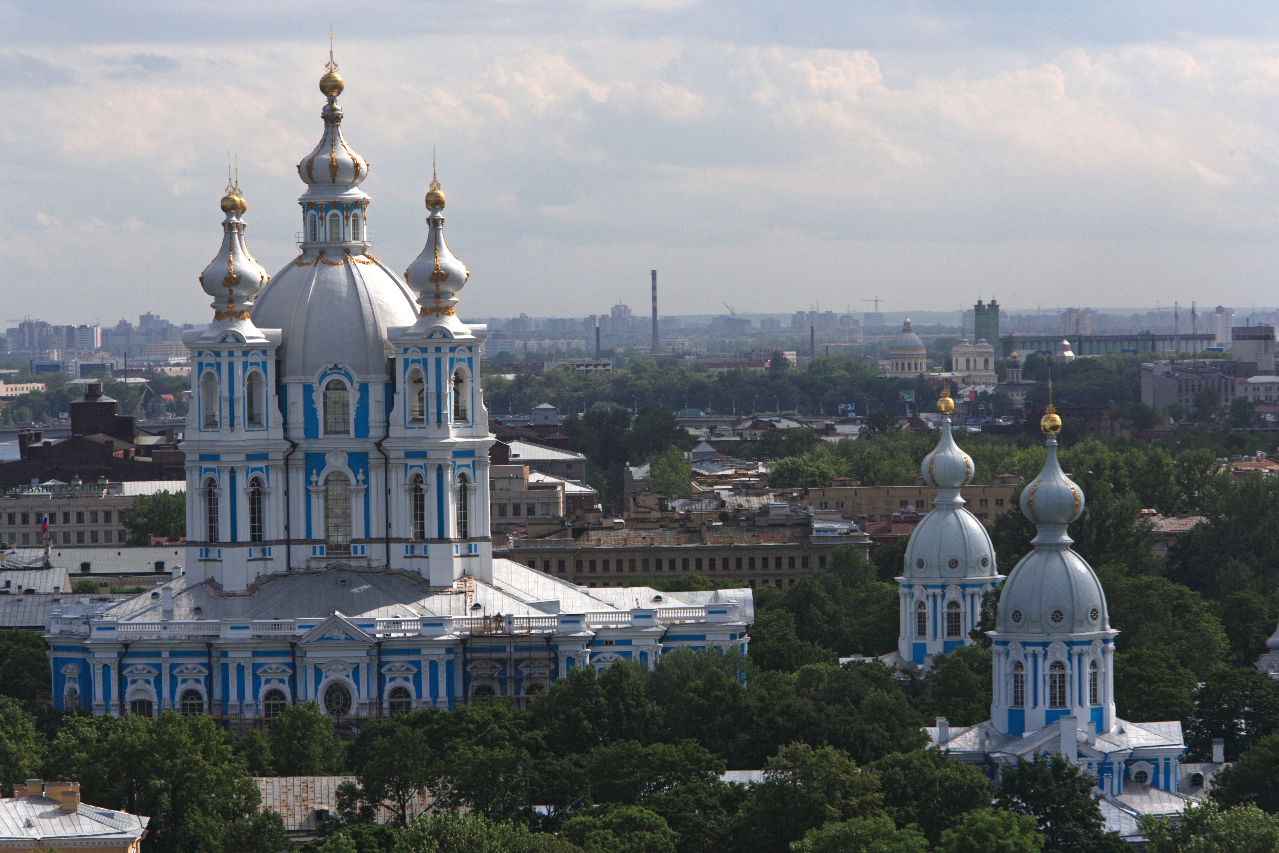 Сад Смольного собора Санкт-Петербург