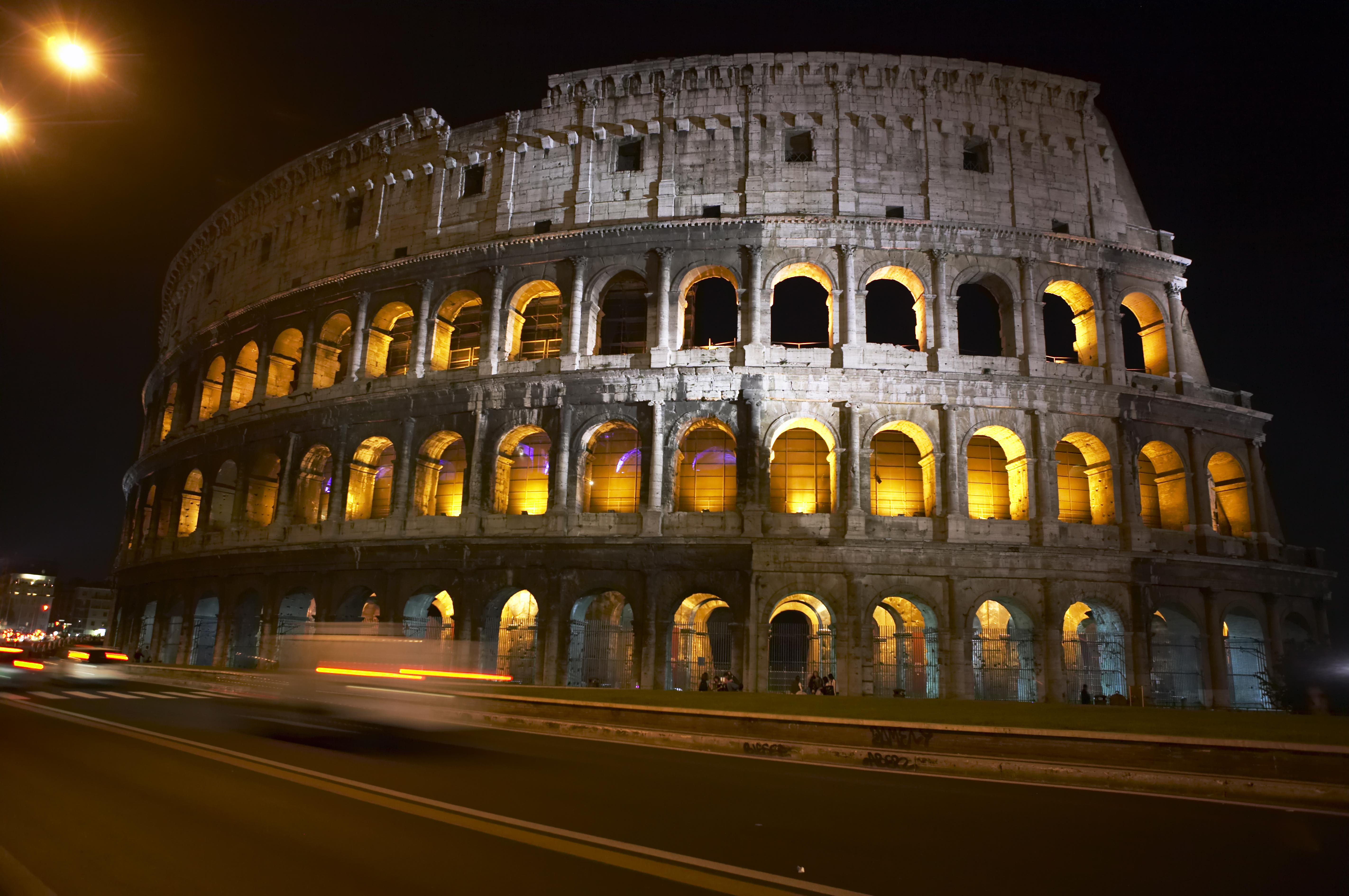 Город рим возник в италии на. Рим. Colosseo. Ярусы Колизея. Колизей в солярисе.