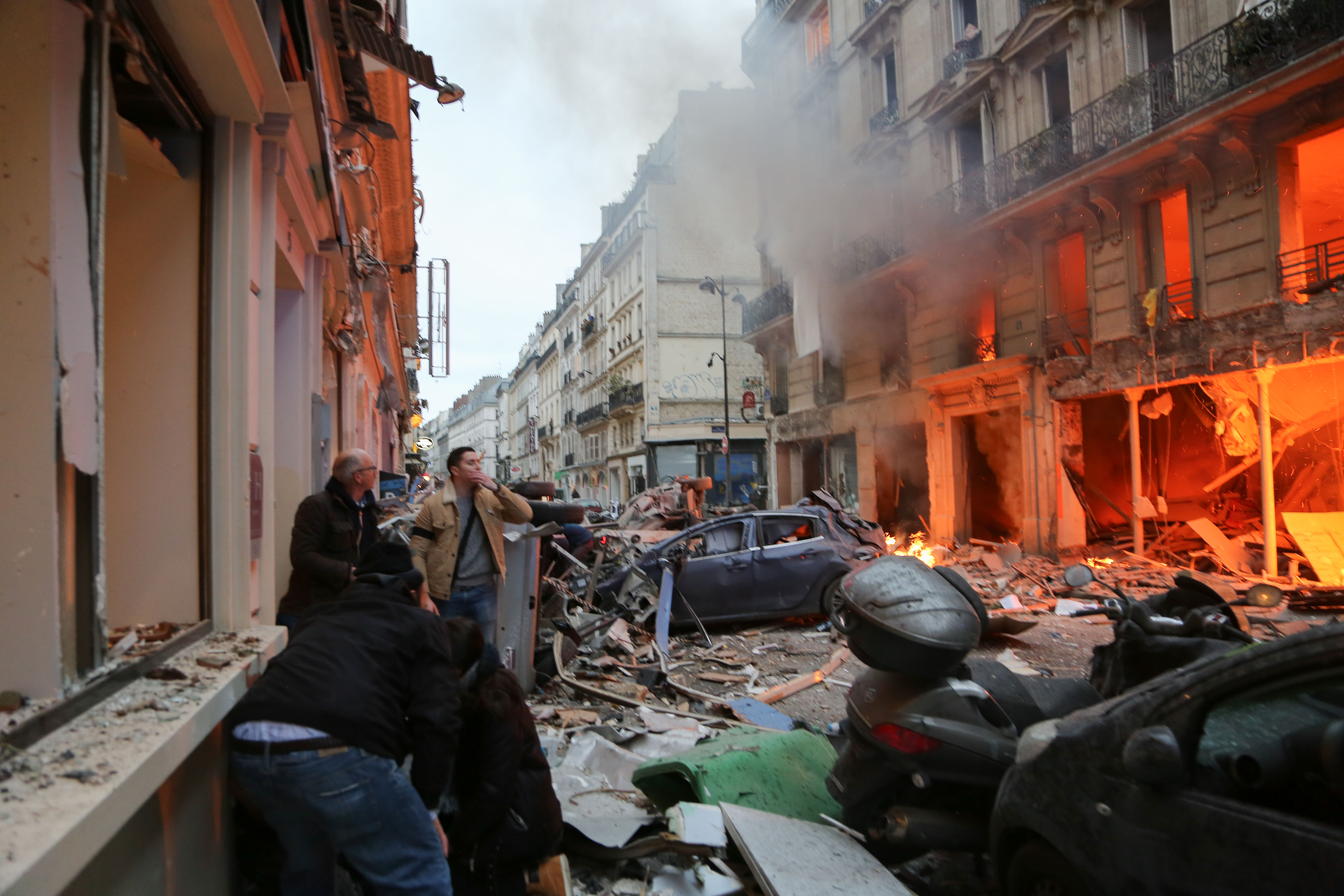 Теракты в париже в 2015 году. Теракт в Париже 13 ноября 2015. 13 Ноября 2015 Франция теракт. Взрывы и обрушения зданий терроризм.