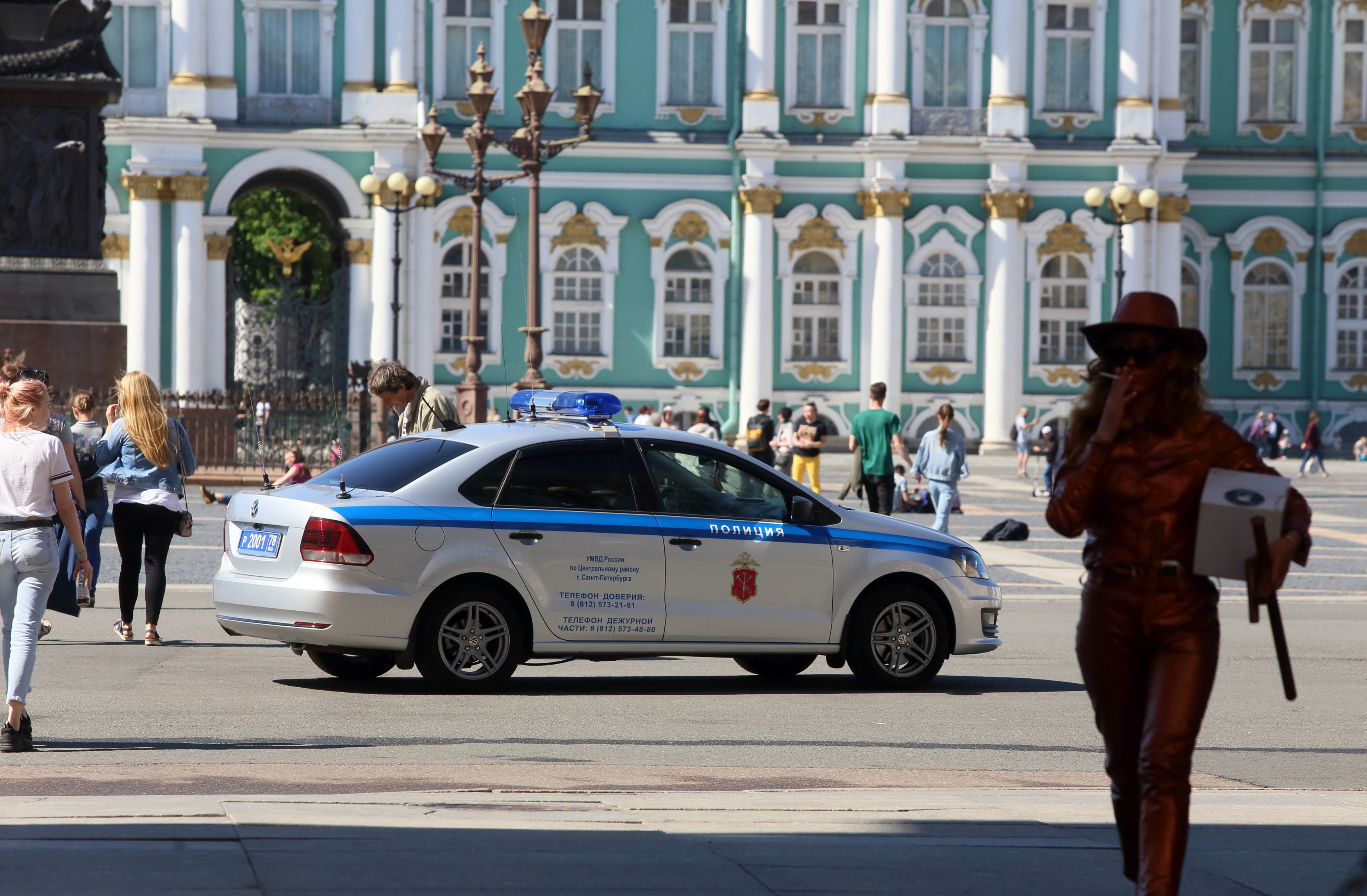 Полиция питера. Евгений грива финансовый университет. Евгений грива заведующий кафедрой. Девушка полицейский.