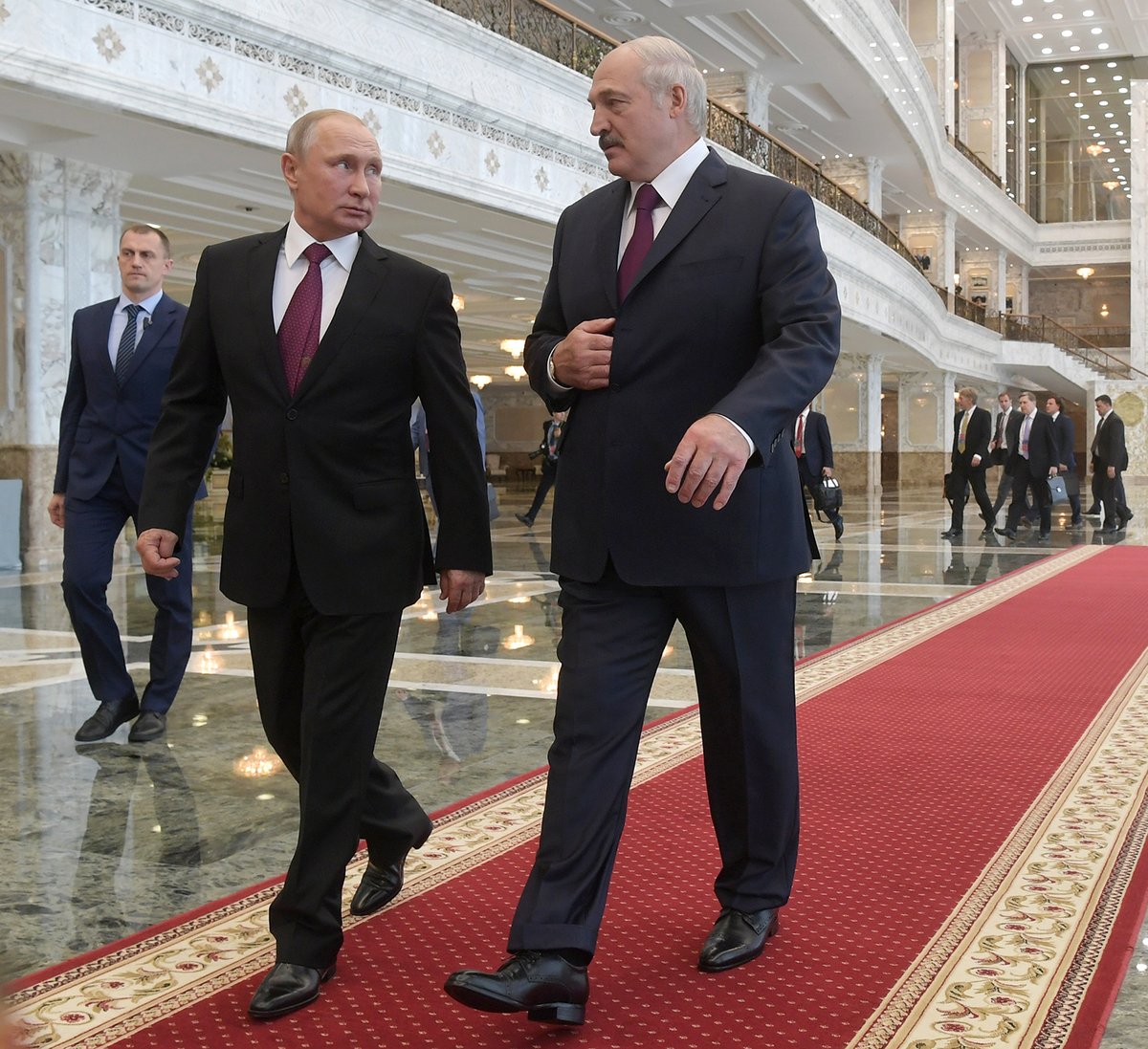 Путин и Лукашенко в полный рост