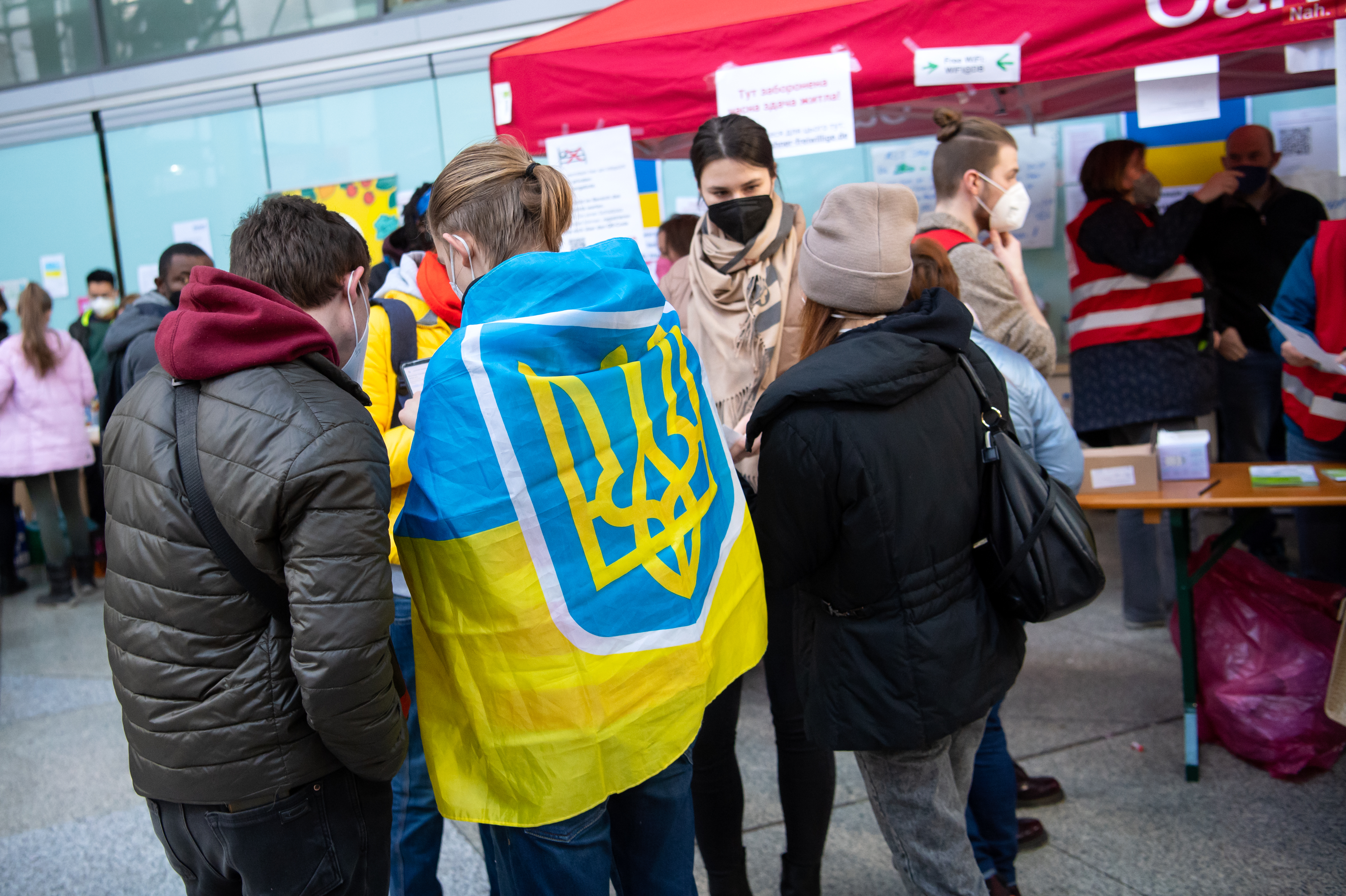 Украинцев выселили. Украинские беженцы в Польше 2022. Беженцы с Украины в Германии. Украинцы в Европе. Украинцы в Польше беженцы.