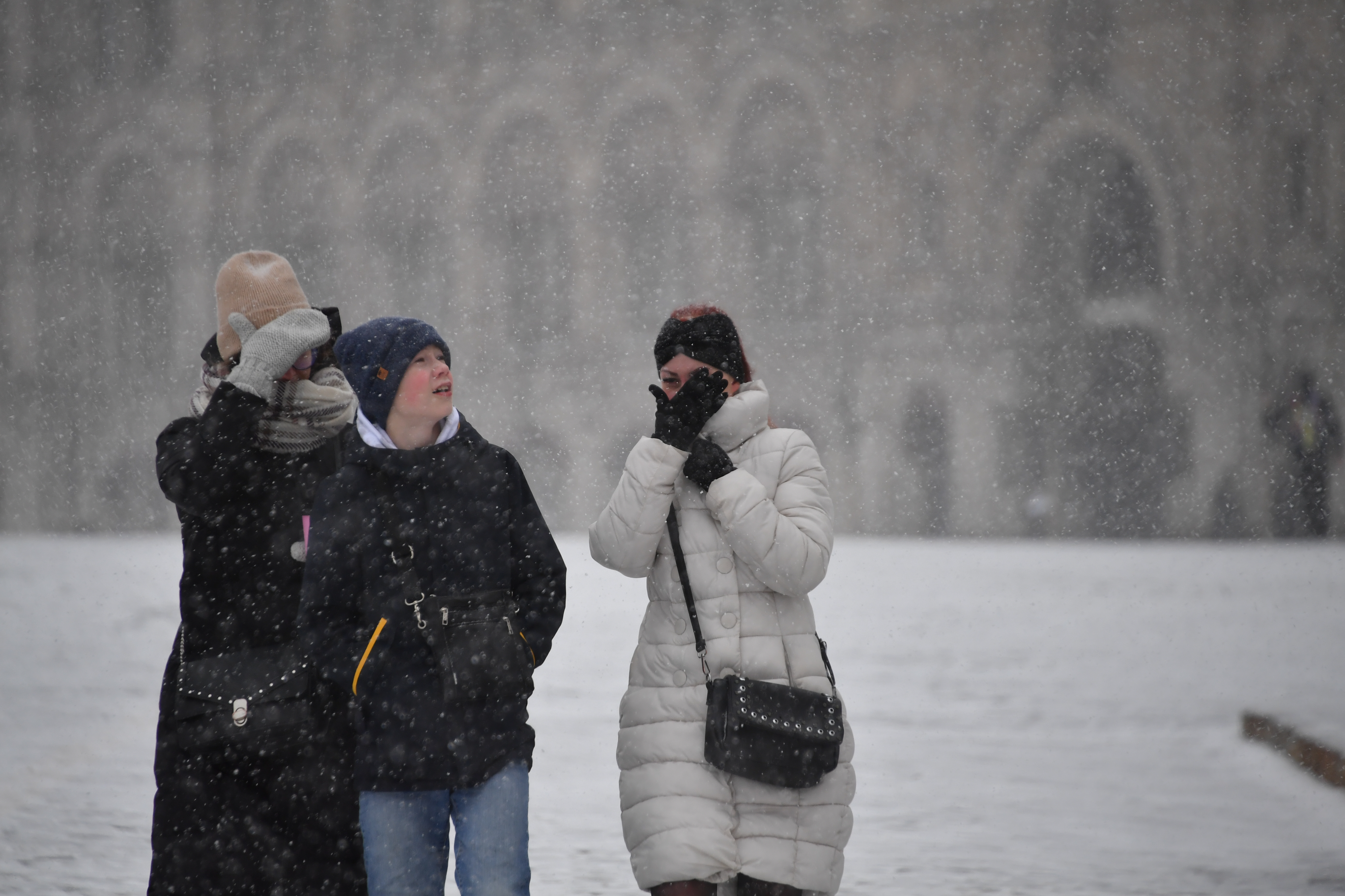 В марте будут морозы в москве. Сильные Морозы в марте. Снег в Москве. Мороз крепчает. Мороз в Питере крепчает.