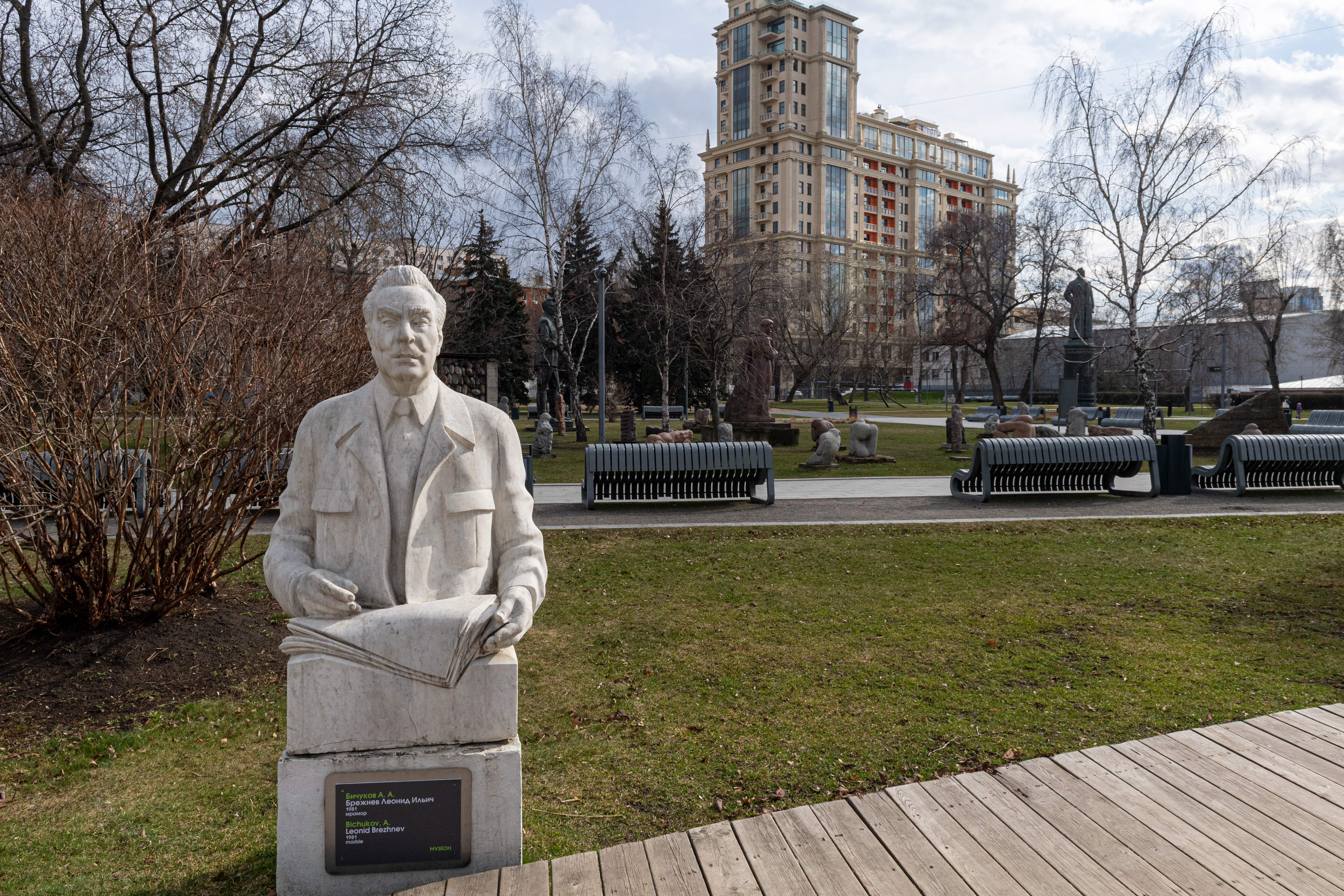 Памятник брежневу в новороссийске фото