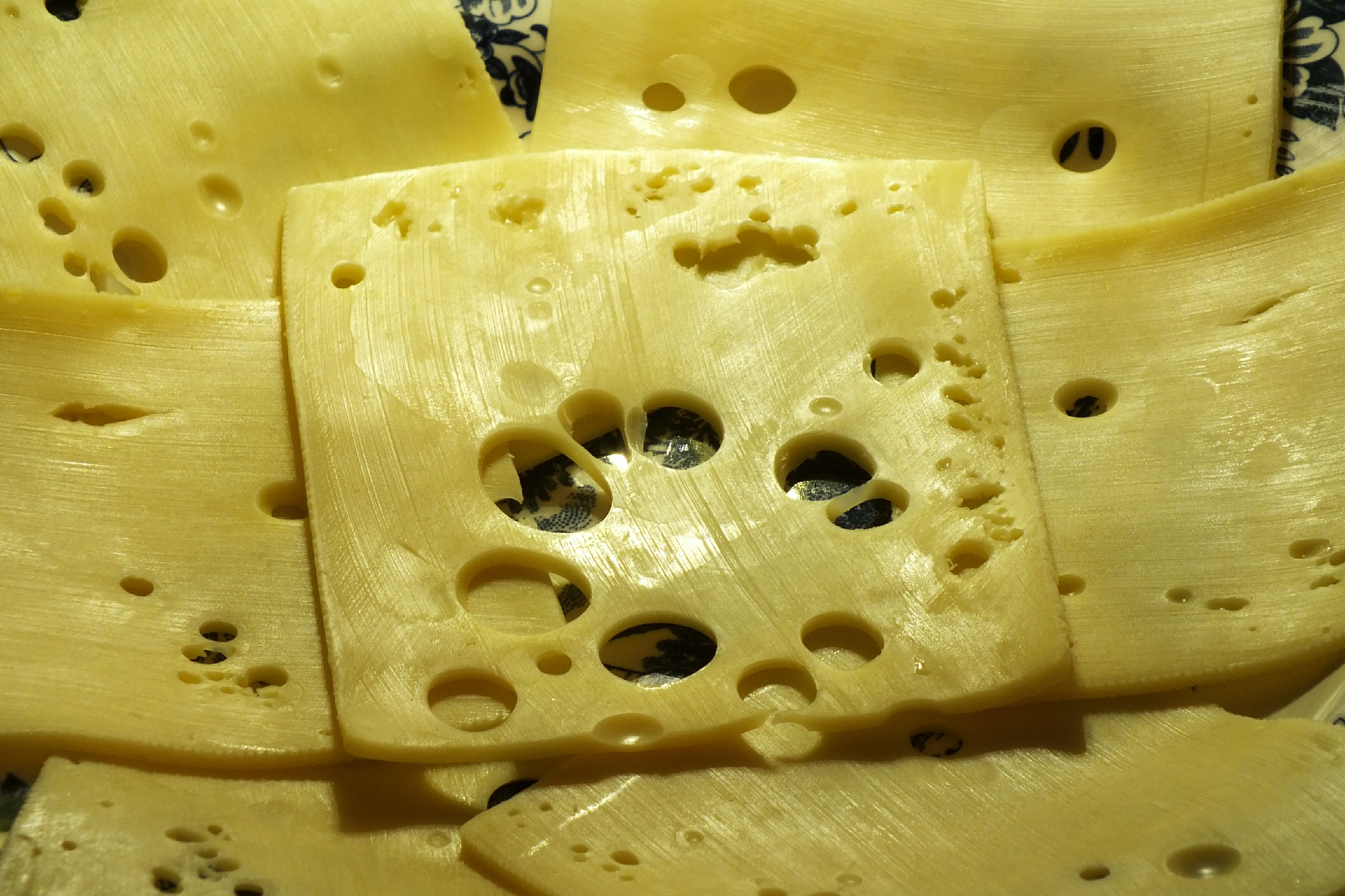 Вред сыра для мужчин. Поддельный сыр. Ненастоящий сыр. Сырный город. Сыр польза.