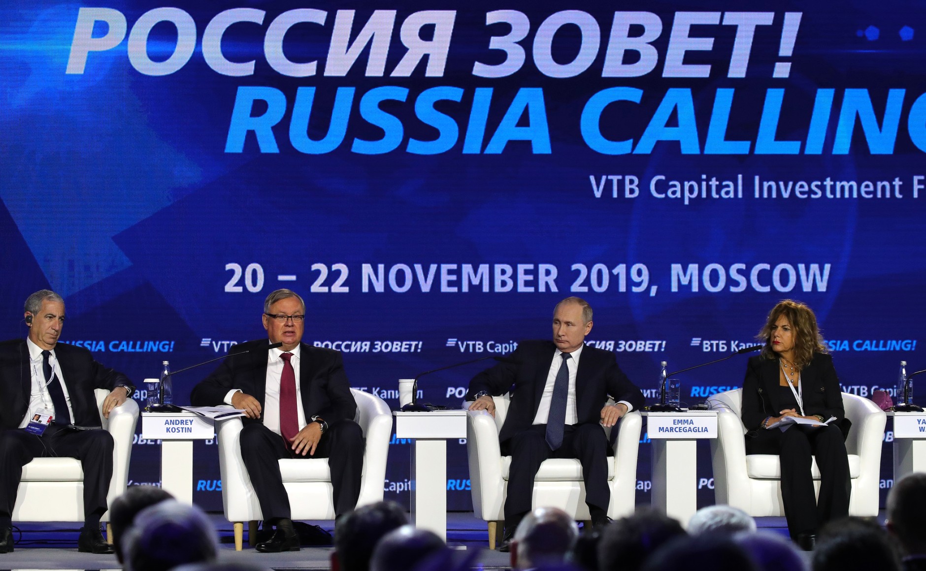 Russian calling. Форум Россия зовет. ВТБ капитал Россия зовет 2019. Форуме ВТБ 