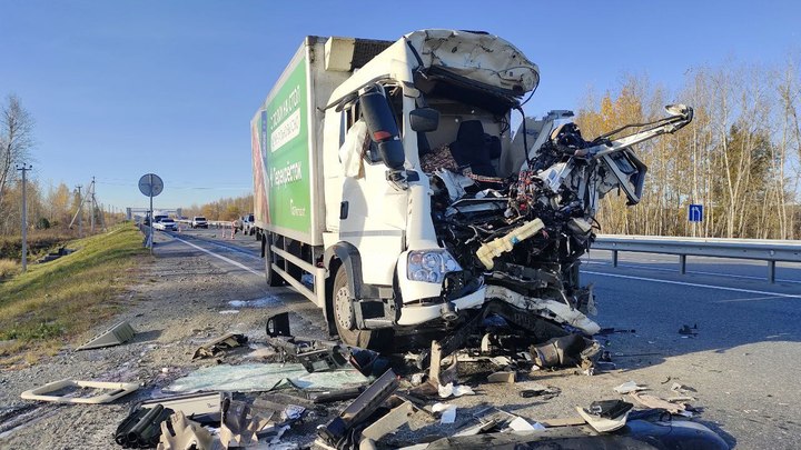 В Тюменской области в ДТП с большегрузами погиб водитель