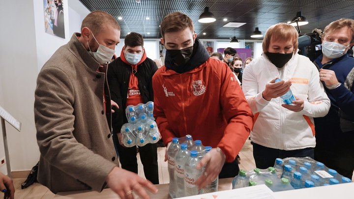 Москвичи собрали больше двух тонн продуктов для помощи беженцам