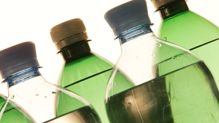 Полезнее лимона: Что врачи советуют добавлять в стакан воды по утрам