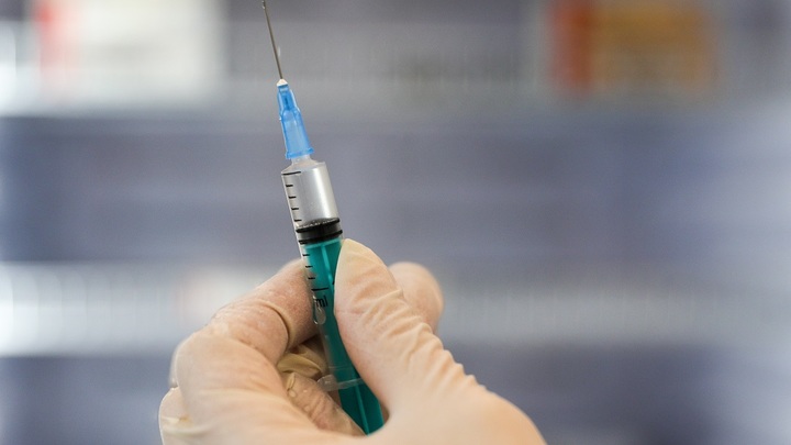 Уговоры ВОЗ уже не спасают. Врачам приходится уничтожать ампулы с вакциной