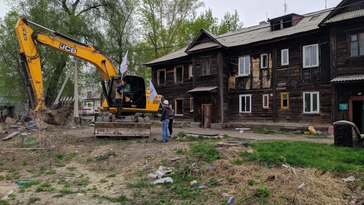 В Тихом центре Новосибирска снесли 109-летний дом