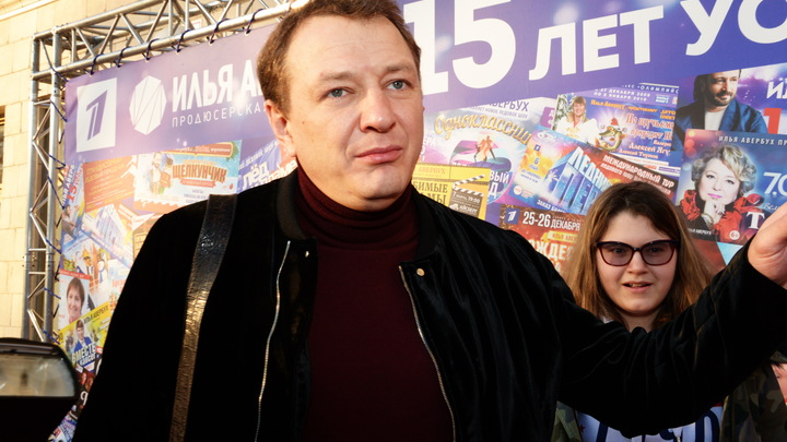 Актёр Башаров поговорил о жизни со стулом и попытался оправдаться за алкоголизм