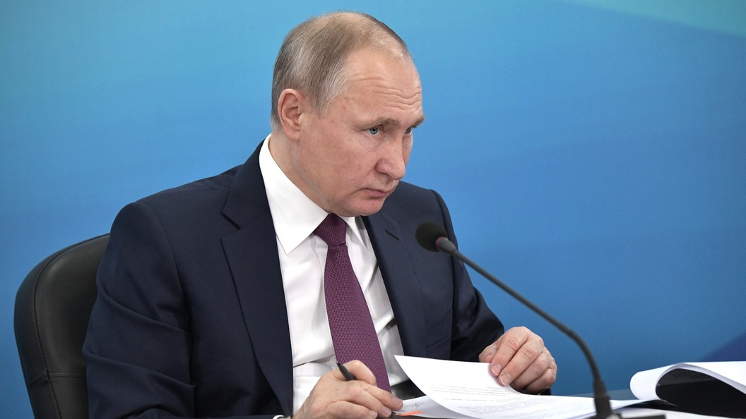 Путин осмотрел новый терминал аэропорта Красноярск Путин осмотрел новый терминал аэропорта Красноярск