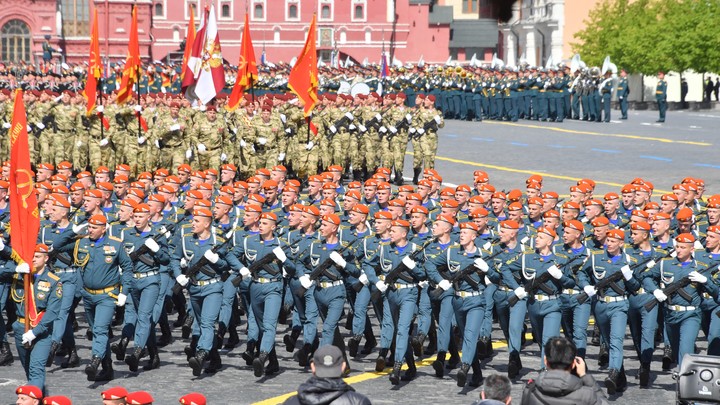 В Одессе взломали спутниковое ТВ. Идёт прямая трансляция парада Победы с Красной площади