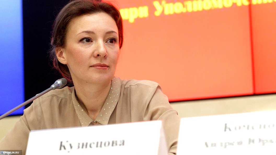 Она помнит все - и хлопок, и как загорелись волосы - Кузнецова встретилась с пострадавшей при взрыве девочкой Она помнит все - и хлопок, и как загорелись волосы - Кузнецова встретилась с пострадавшей при взрыве девочкой