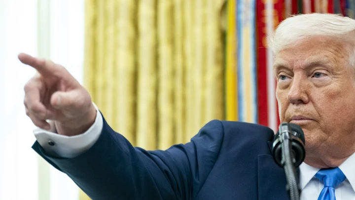 А теперь Трамп играет на стороне Украины. Ровно в 00:00 ситуация развернулась в обратную сторону