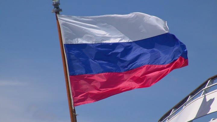 Армения продолжает втягивать Россию в войну. Русские триколоры увидели на границе с Карабахом