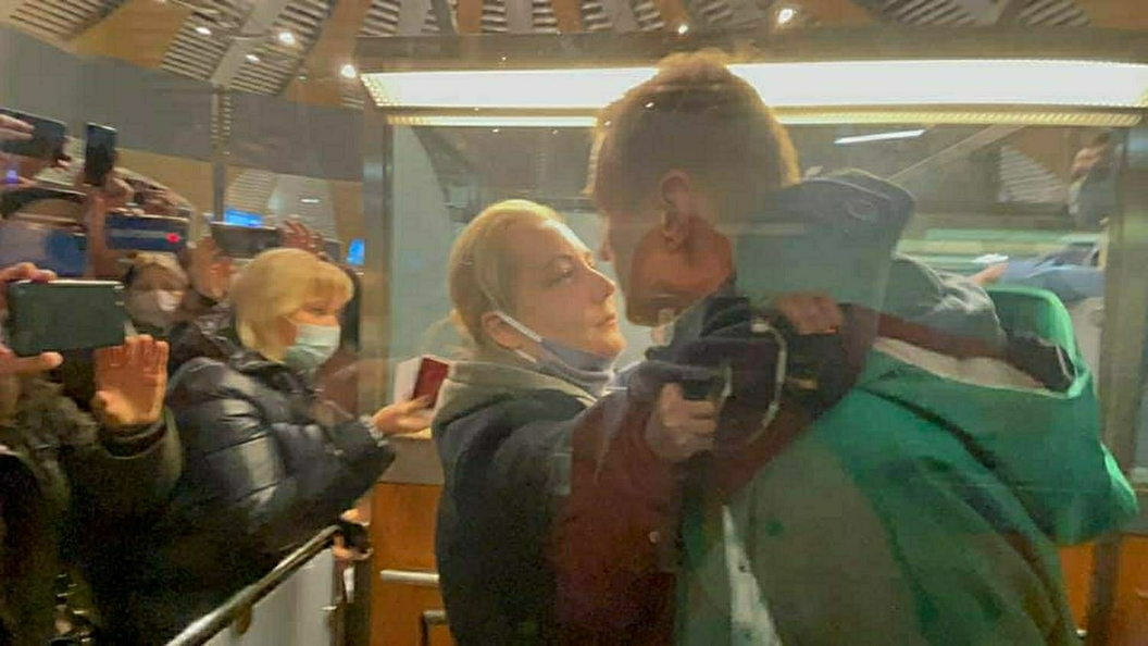 Навальный в аэропорту