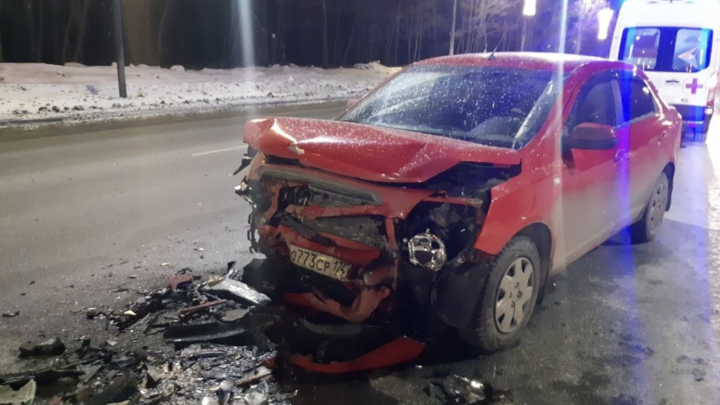 В Челябинске неопытный водитель выехал на встречную полосу на улице Худякова