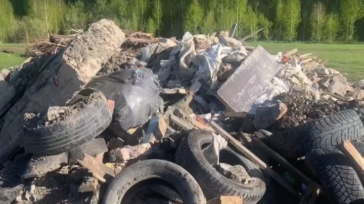 Чья свалка? В Челябинске не могут поделить три футбольных поля мусора