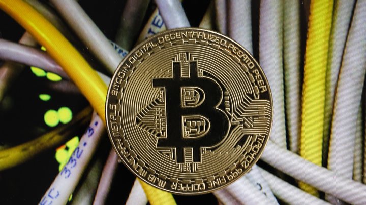 Биткойн смог вернуться на уровень выше 8 тысяч долларов
