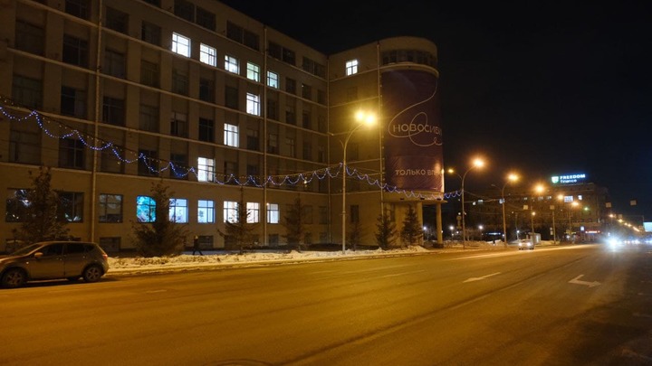 На зданиях Правительства и Заксобрания в Новосибирске зажгли букву «Z»