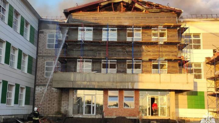 По факту пожара в строящейся школе в Тбилисском районе возбуждено дело