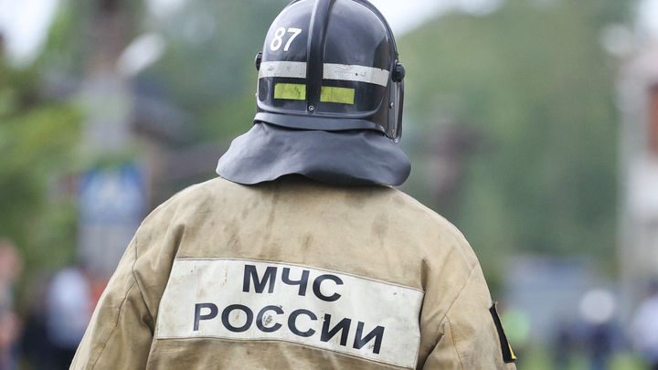 На западе Москвы от огня пострадали три припаркованных автомобиля