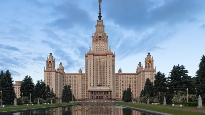МК: 14-летней дочери Евгения Теплякова отказали в поступлении в магистратуру МГУ