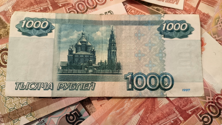 Пермячка выплатит 150 тысяч рублей за нападение на судебного пристава