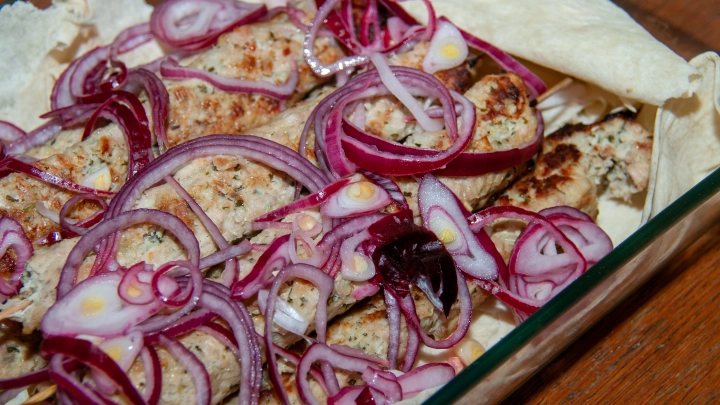 Росстат посоветовал туристам попробовать в Новосибирской области кебаб из медвежатины