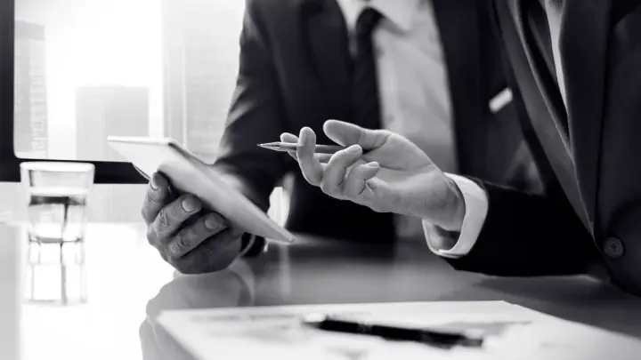 Высокопоставленного полицейского раскулачили на три миллиарда рублей. Откуда деньги? Прокуратура задала верный вопрос