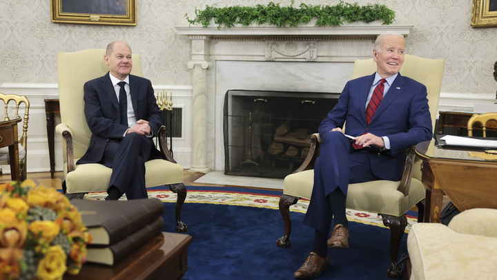 Ничего хорошего: Сенатор предположил, зачем Шольца срочно вызывали в Белый дом