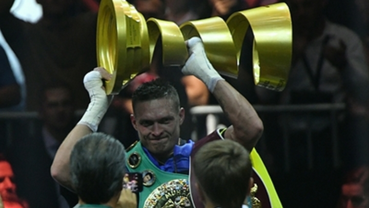 Боксёр Усик передумал бегать по Киеву с автоматом: Уезжаю с Украины